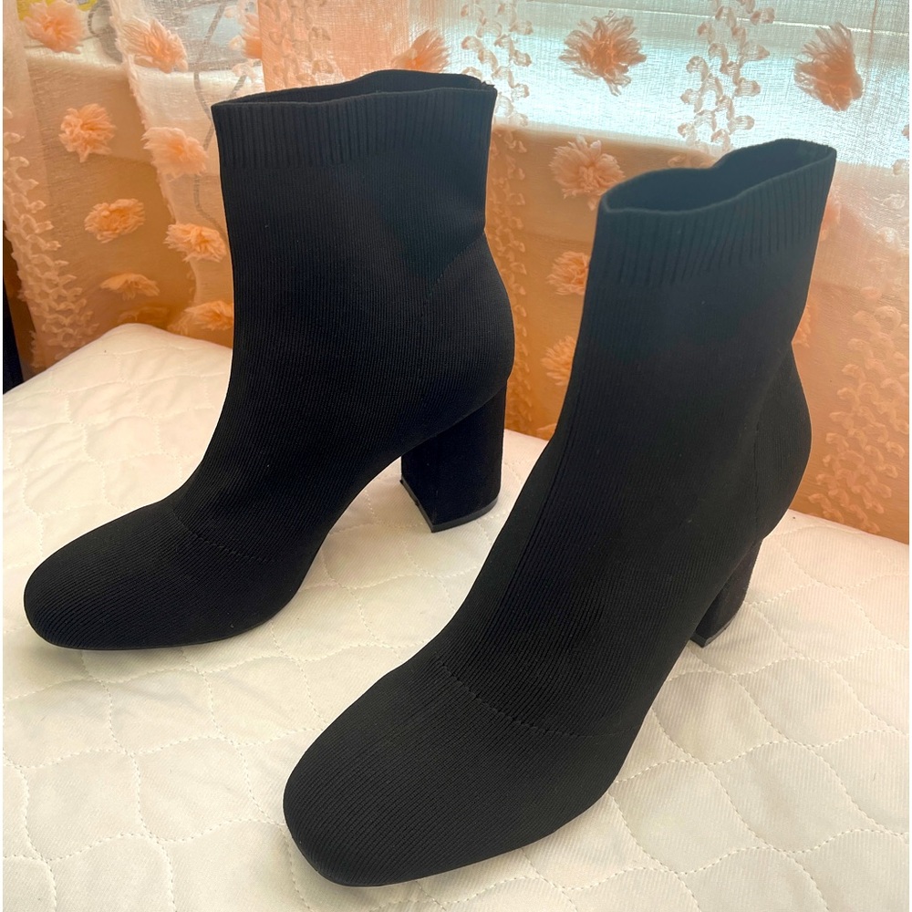 Mia black boots size 11